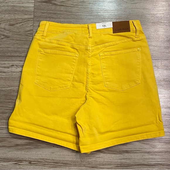 NWT Judy Blue shirts, yellow, size 1XL - Picture 4 of 4